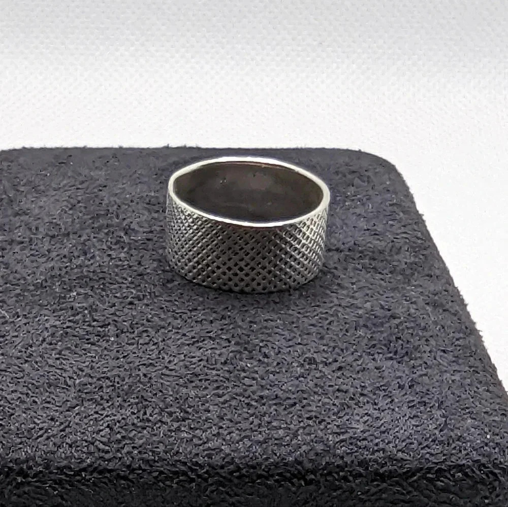 Large band ring - Picture 2 of 4